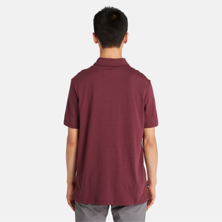 Polo com logo e tecnologia Refibra para homem na cor bordô.