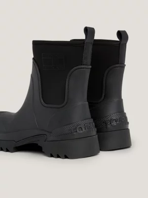 Botas de cano médio com travas emborrachadas
