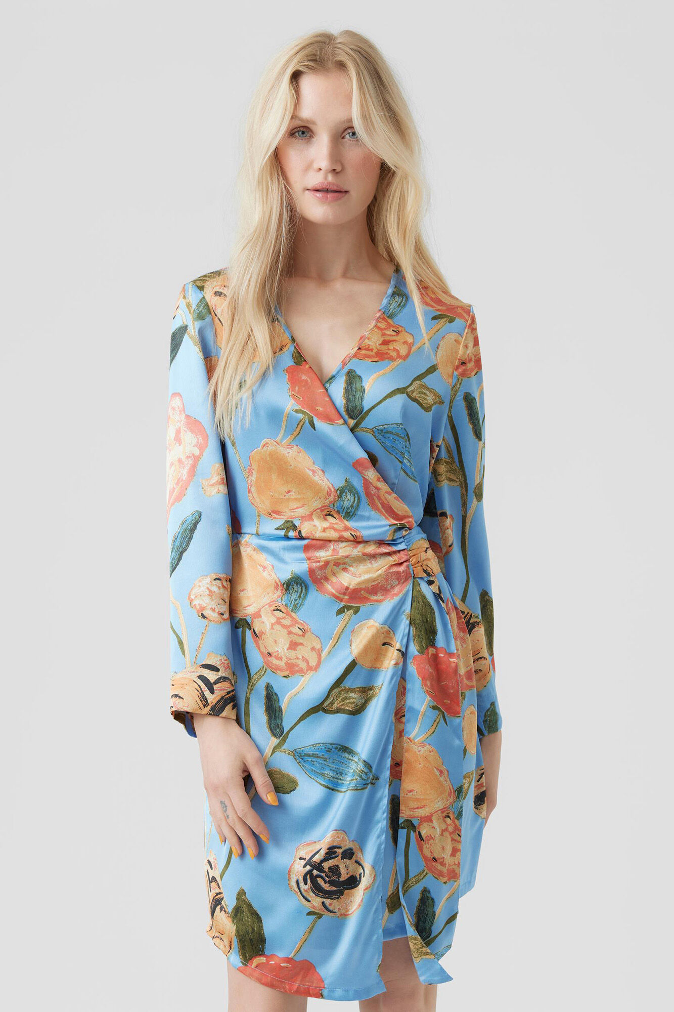 Vestido curto envelope de cetim - Azul
