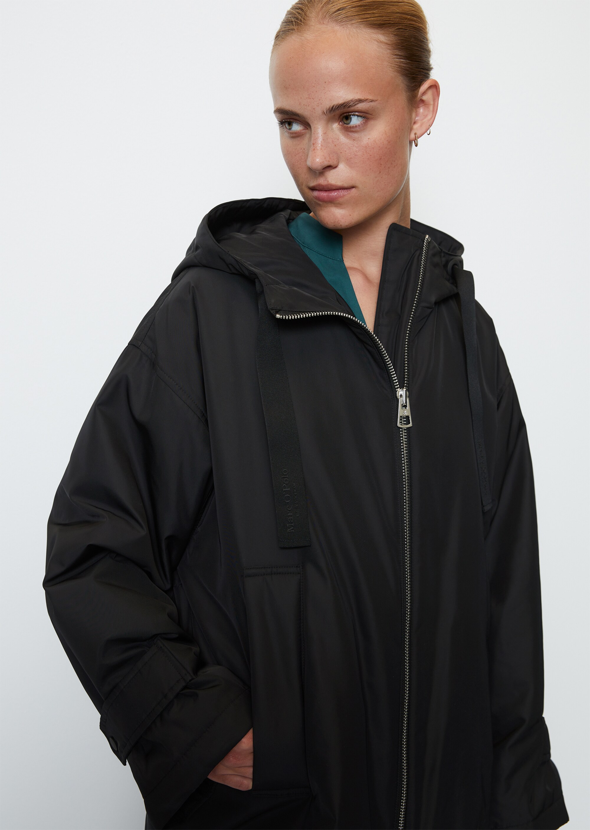 Wattierter Kapuzen-Mantel relaxed aus recyeltem Polyester-Twill WR