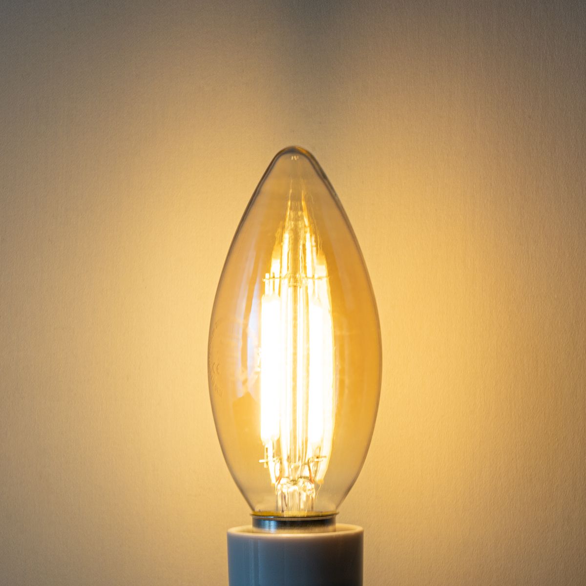 E14 dimbare LED lamp B35 goud 4W 450 lm 2200K