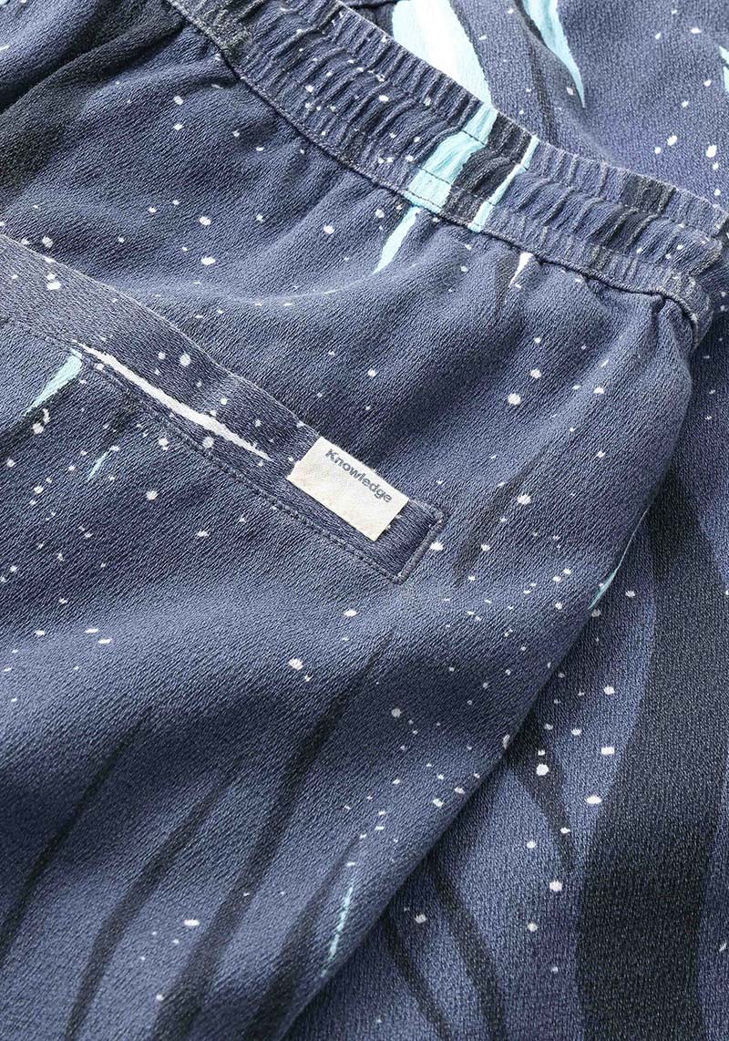 Knowledge Cotton Apparel Shorts Northern Lights AOP Blue