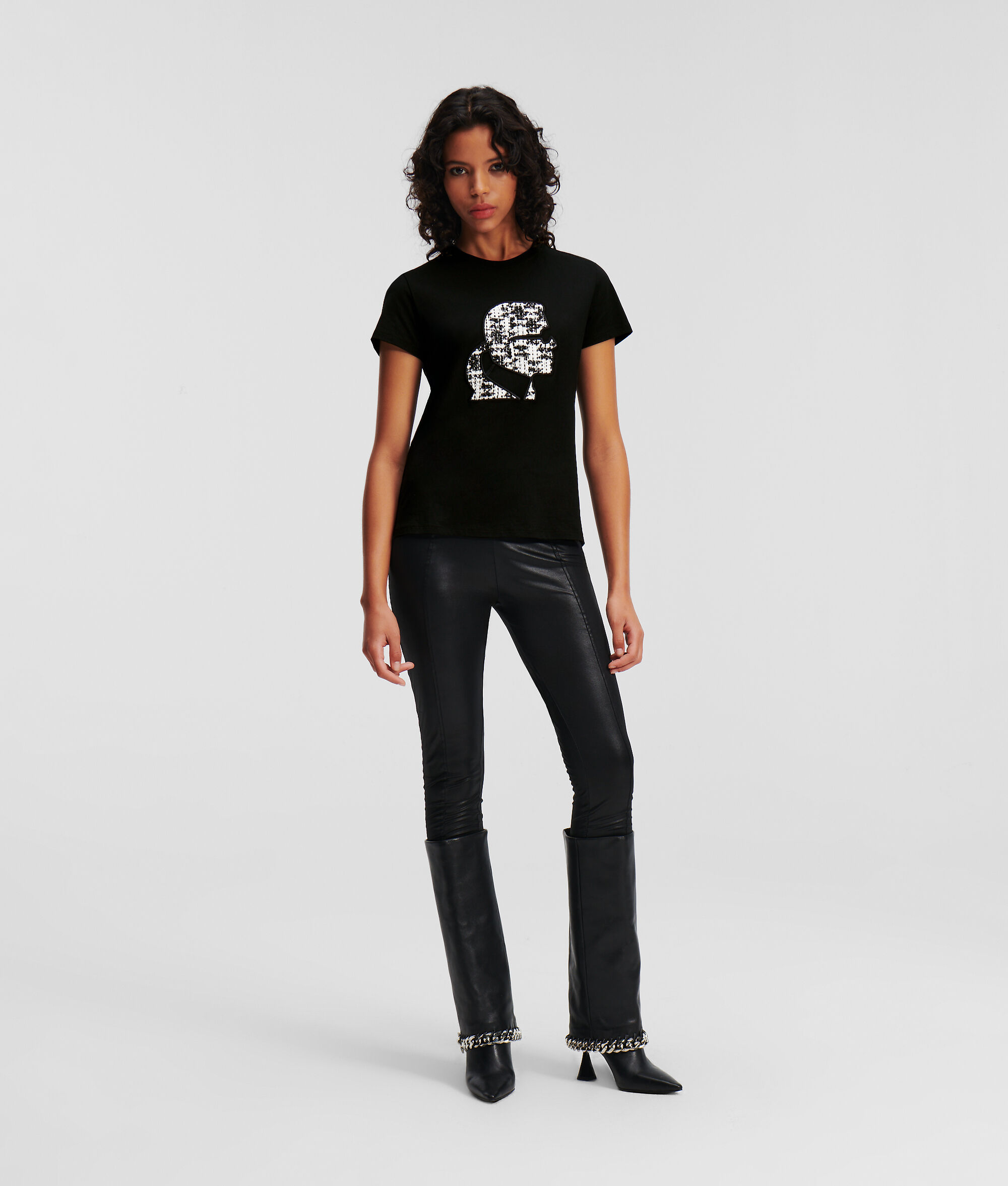 T-SHIRT À L'EFFIGIE DE KARL EN BOUCLÉ