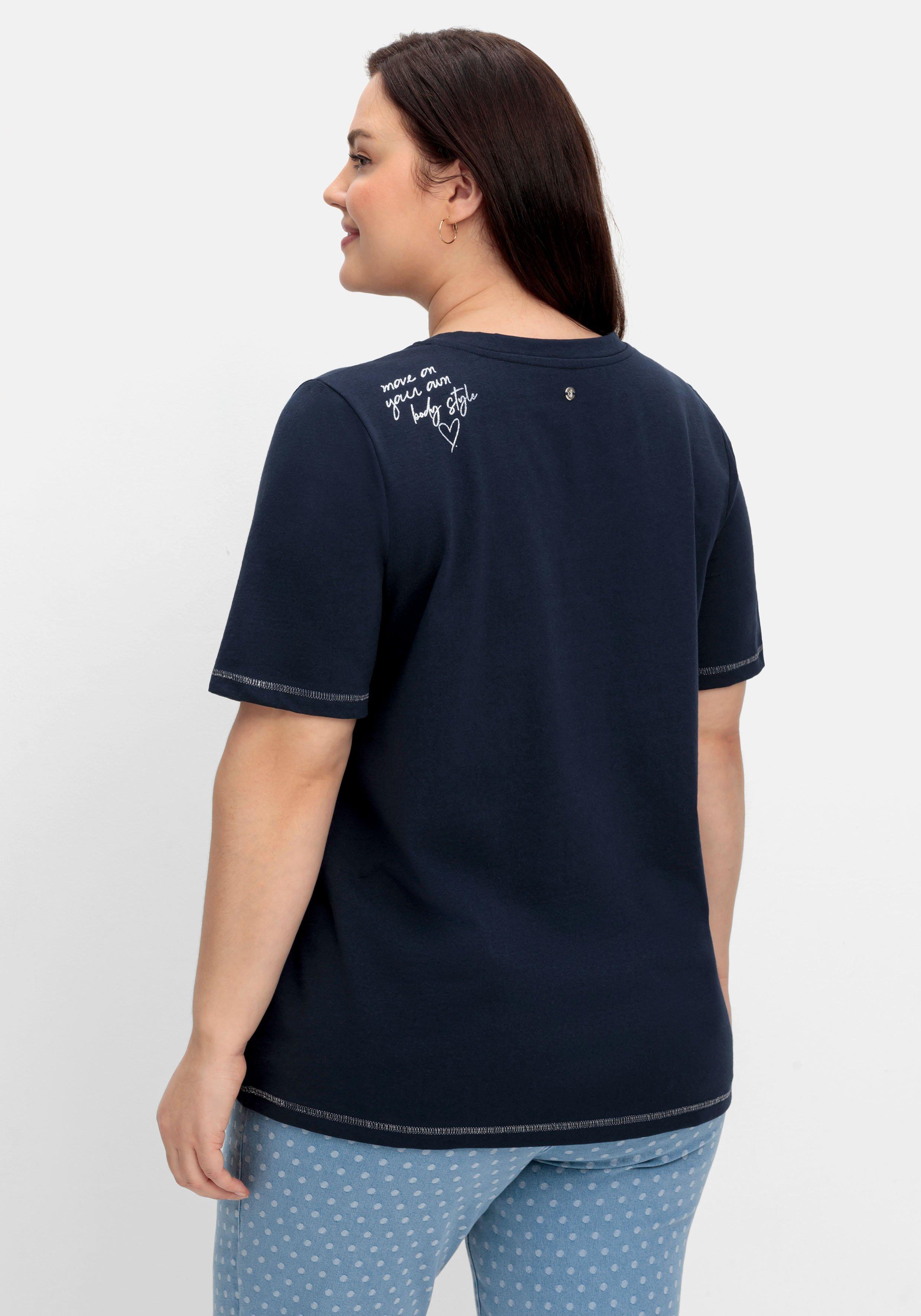 Shirt mit kleinem Glitzerdruck auf der Schulter
