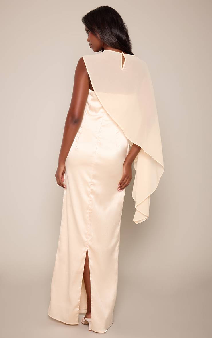 Citron Robe Longue Ajustée En Satin Avec Cape Superposée En Mousseline