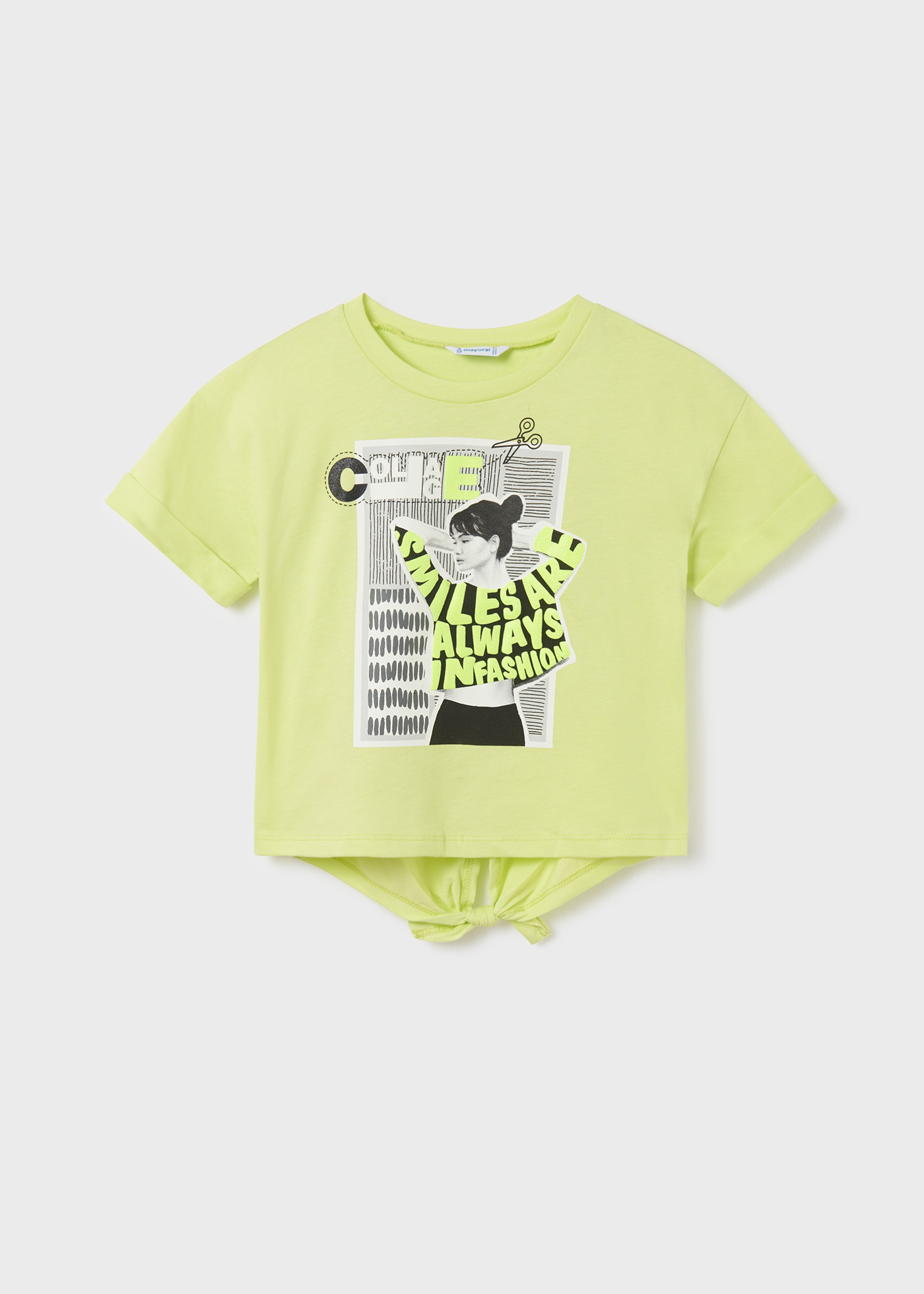 Camiseta feminina de manga curta em algodão sustentável com nó.