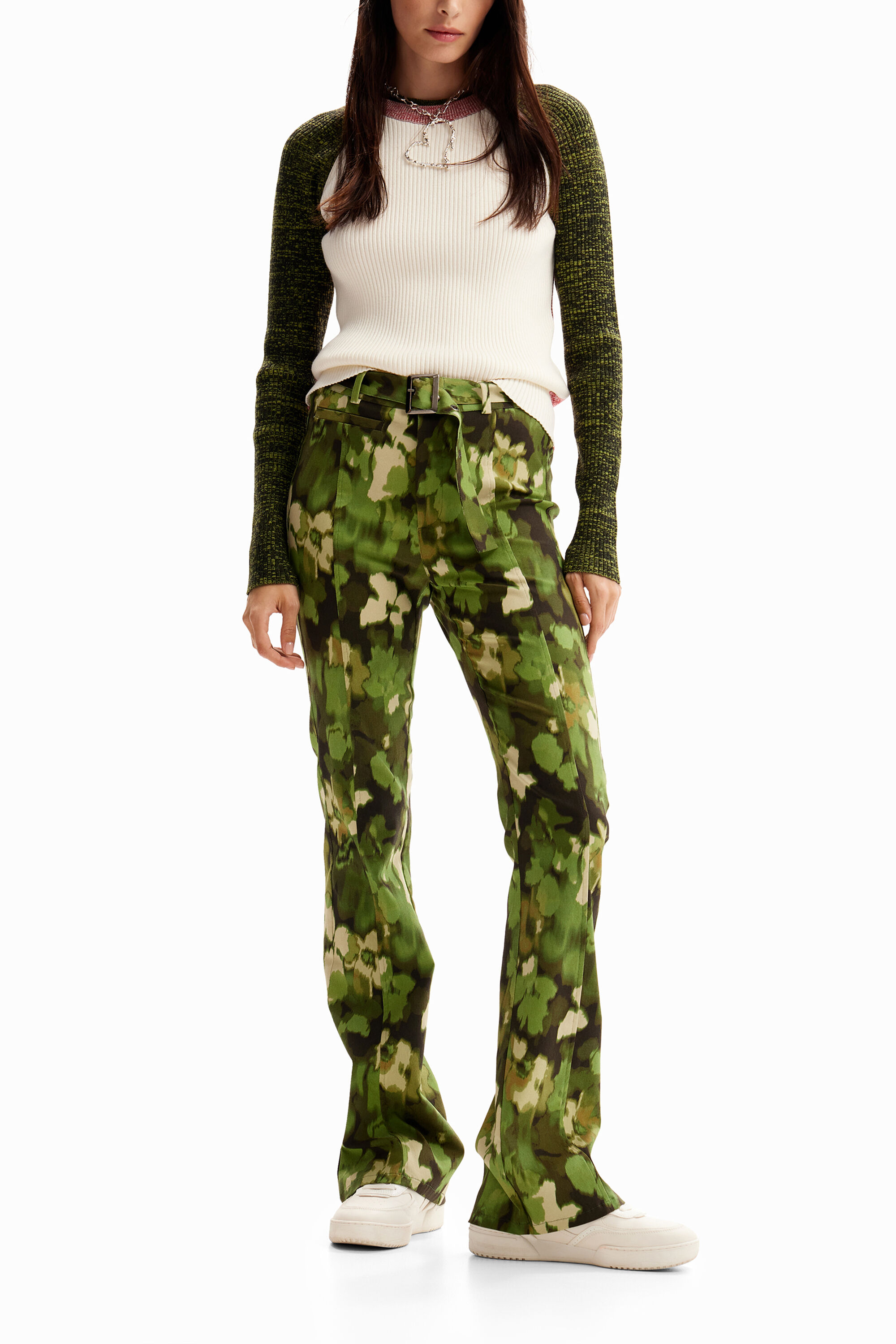 Calça Flare camuflada