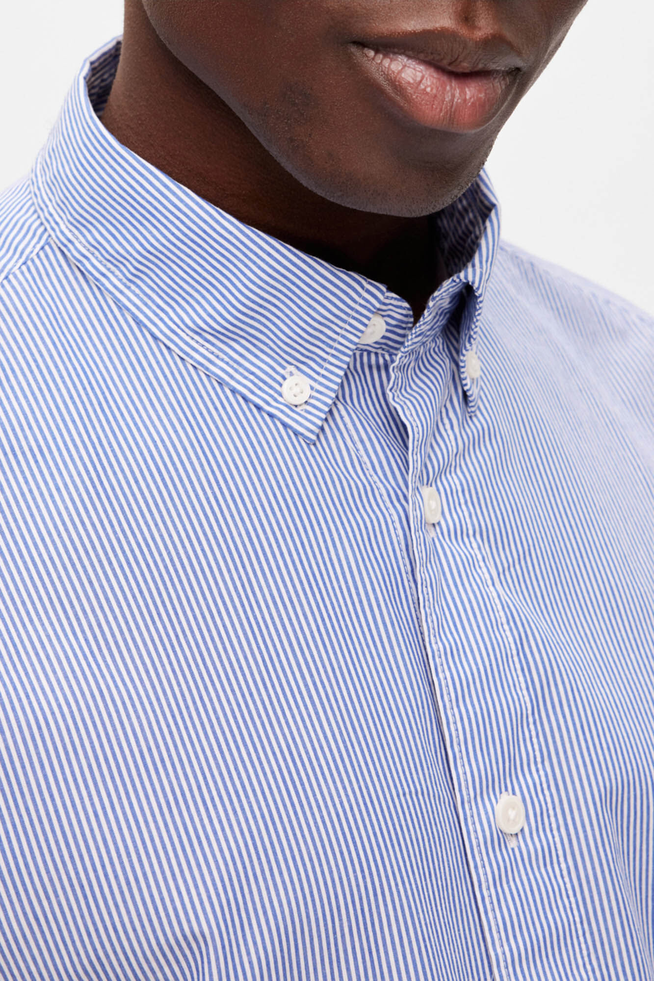 Camisa de manga comprida e corte regular em algodão orgânico. - Cinza escuro