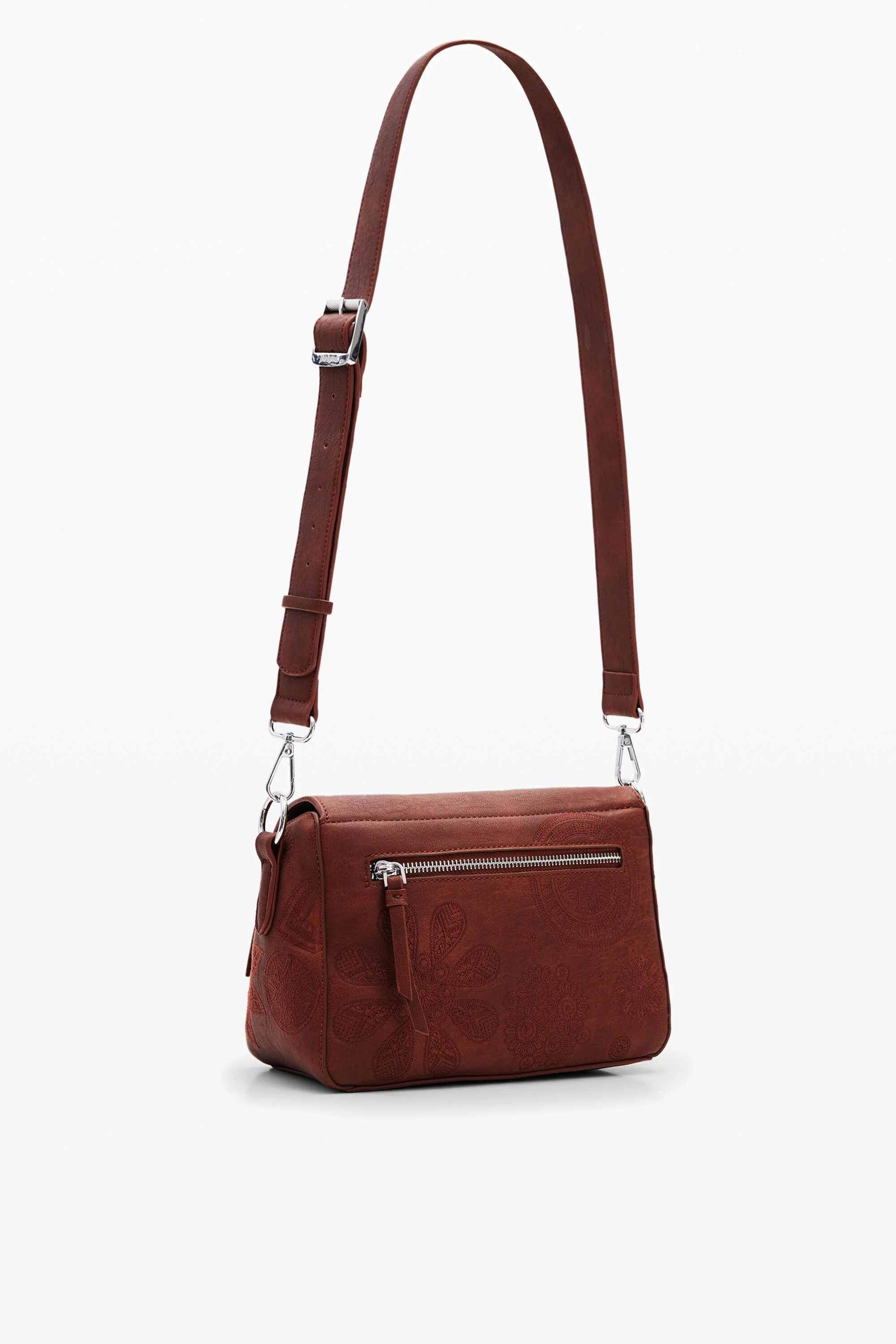 Bolsa de mão bordada em formato de S