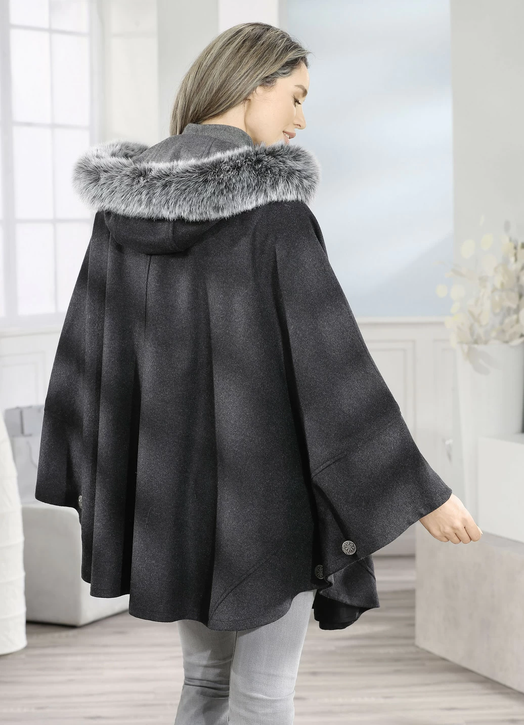 Cape mit Knopfleiste