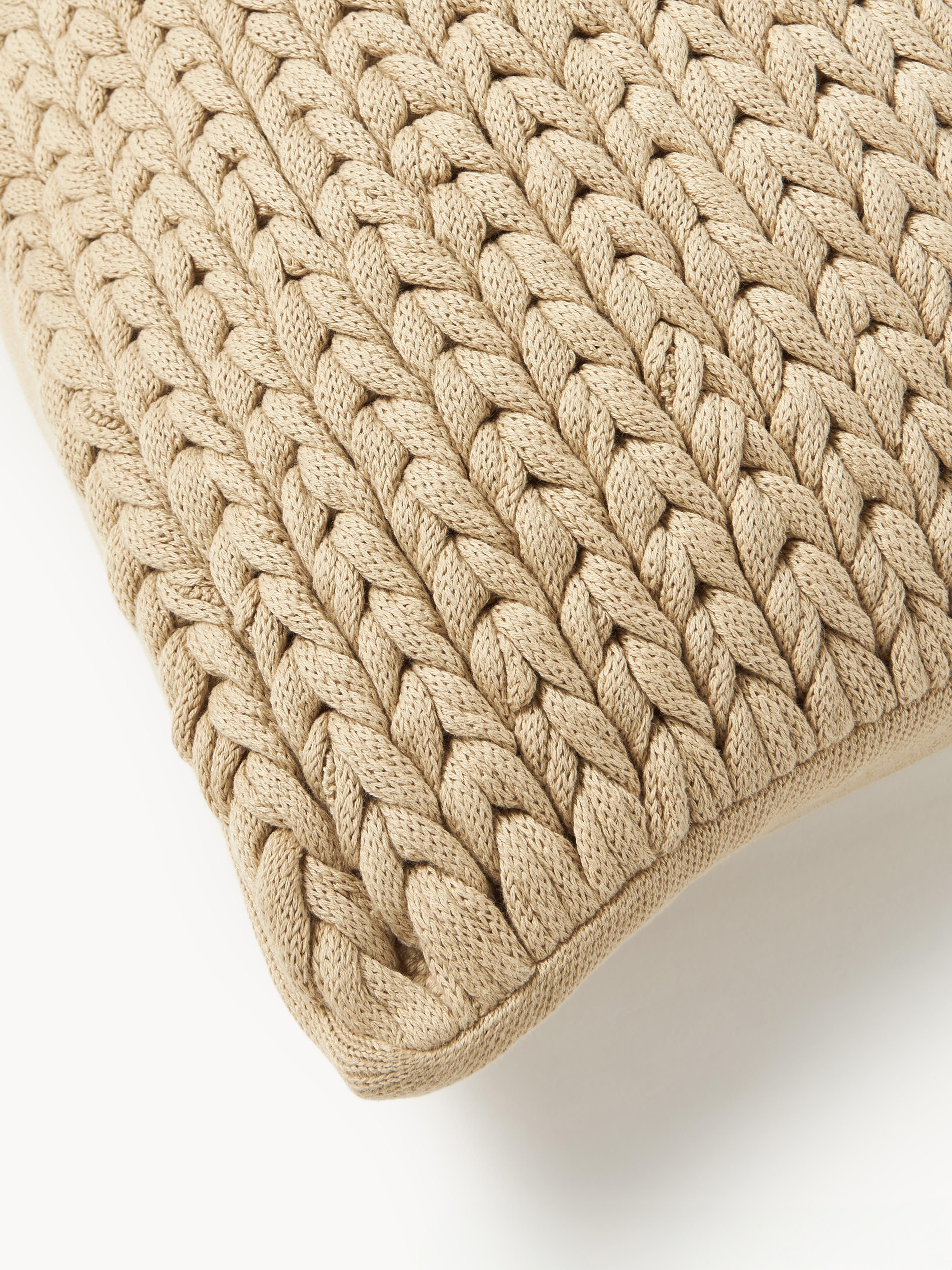 Handgemaakte grofgebreide kussenhoes Adyna lichtbeige 30x50