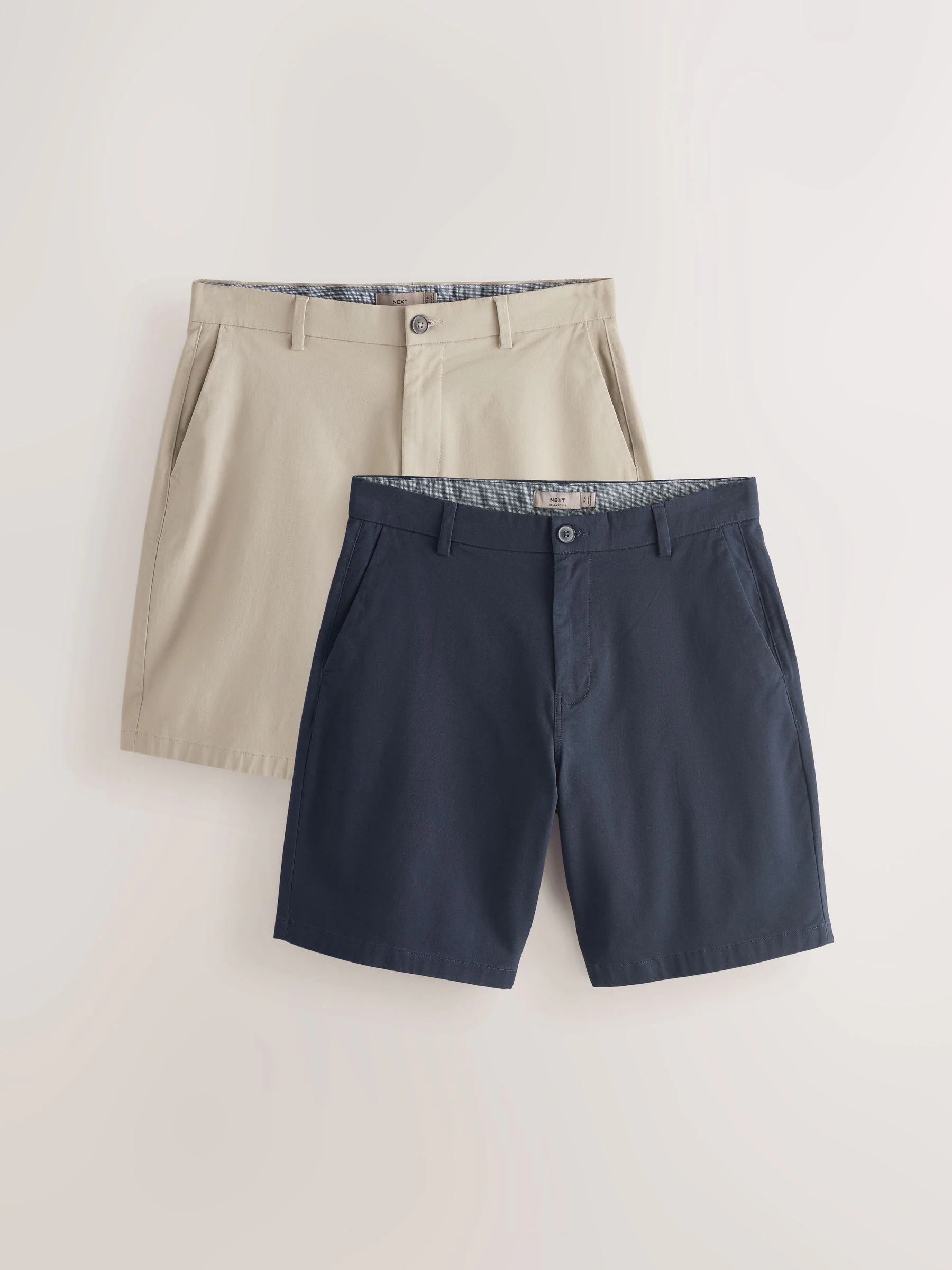 Marineblauw/kiezelkleurig - Ruimvallende pasvorm. - Set van 2 chinoshorts met stretch