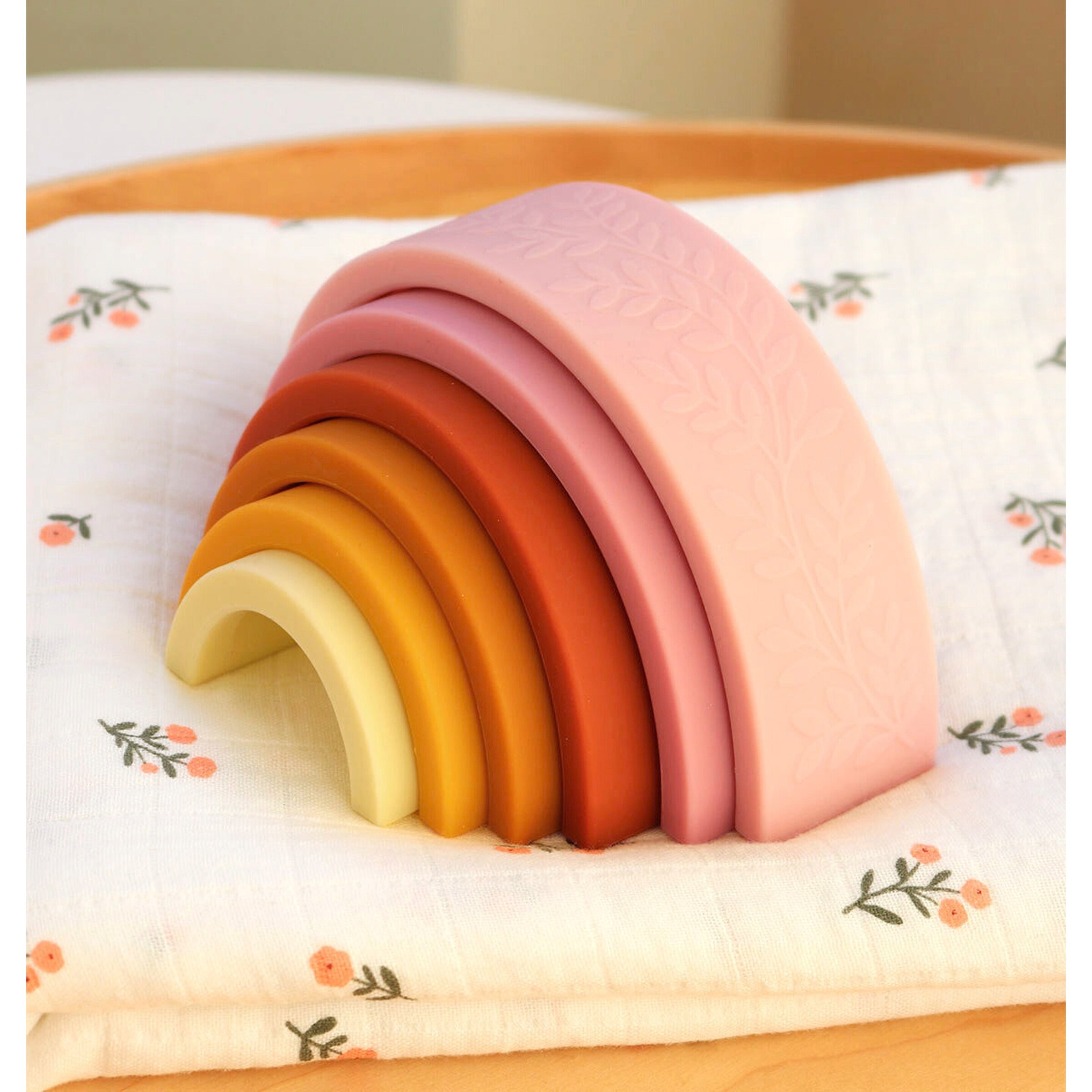 A Little Lovely Company Stapelspielzeug Regenbogen sunset