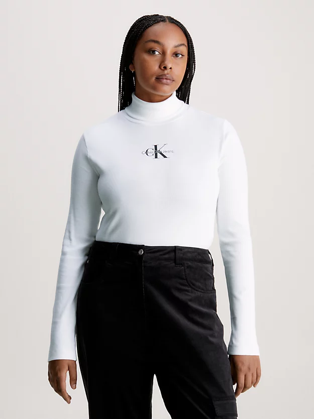 Blusa canelada com monograma e gola alta.