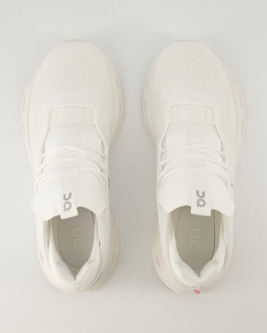 ON Running Cloudnova Sportschuhe in Weiß