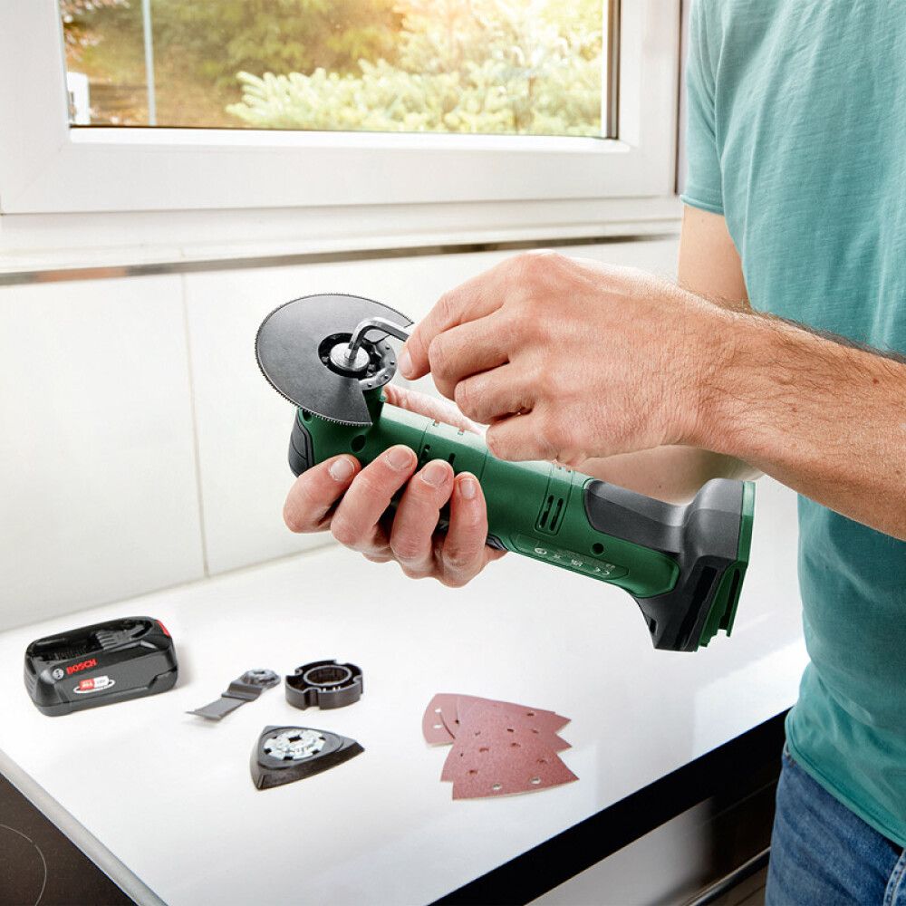 MULTIVERKTØY BOSCH UNIVERSAL MULTI 18-32 18V UTEN BATTERI