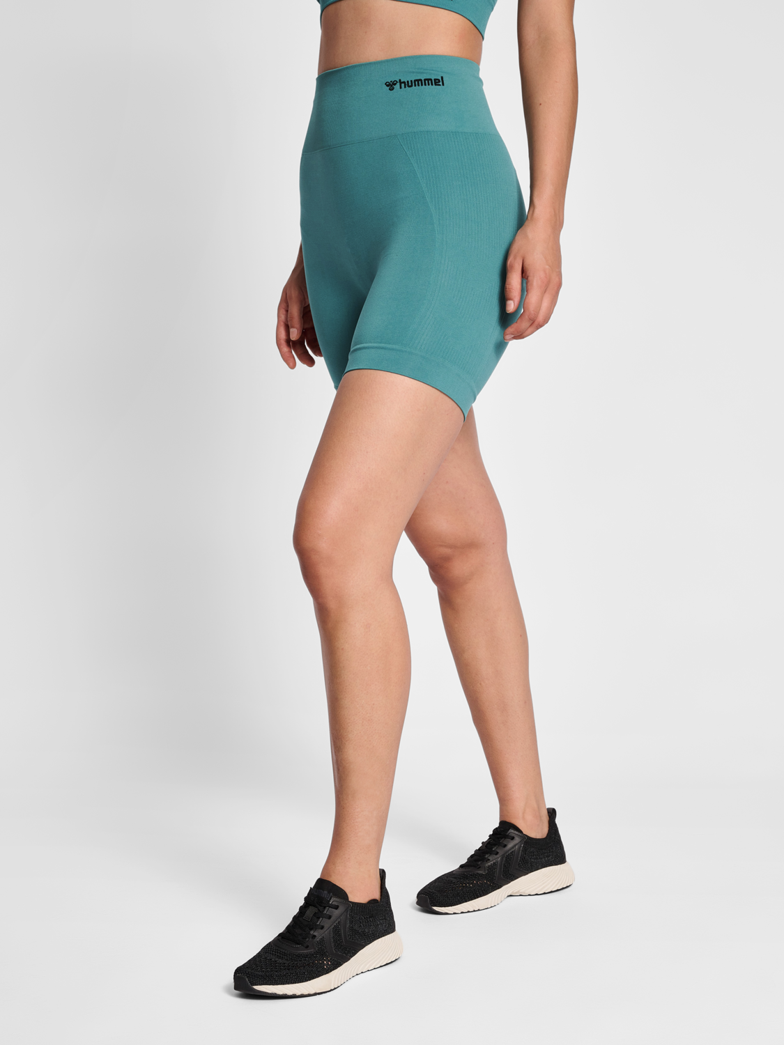 hmlTIF SEAMLESS SHORTS