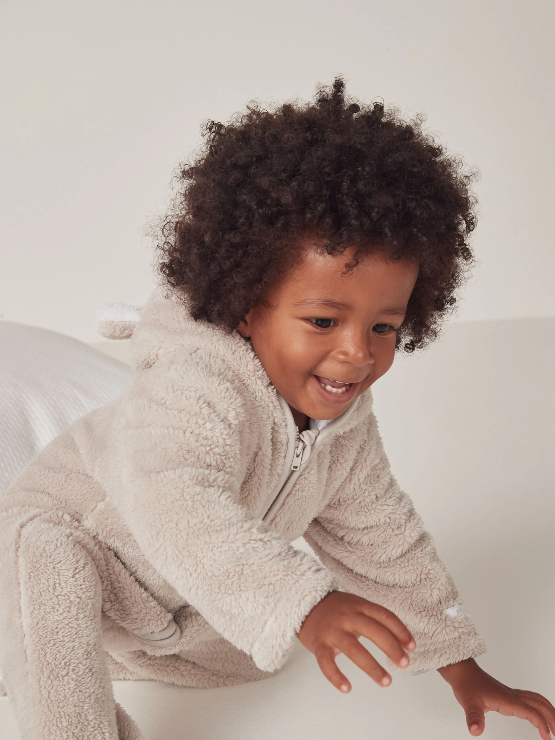 Natuurlijk - The White Company - Kiezelkleurig fleece romperpakje