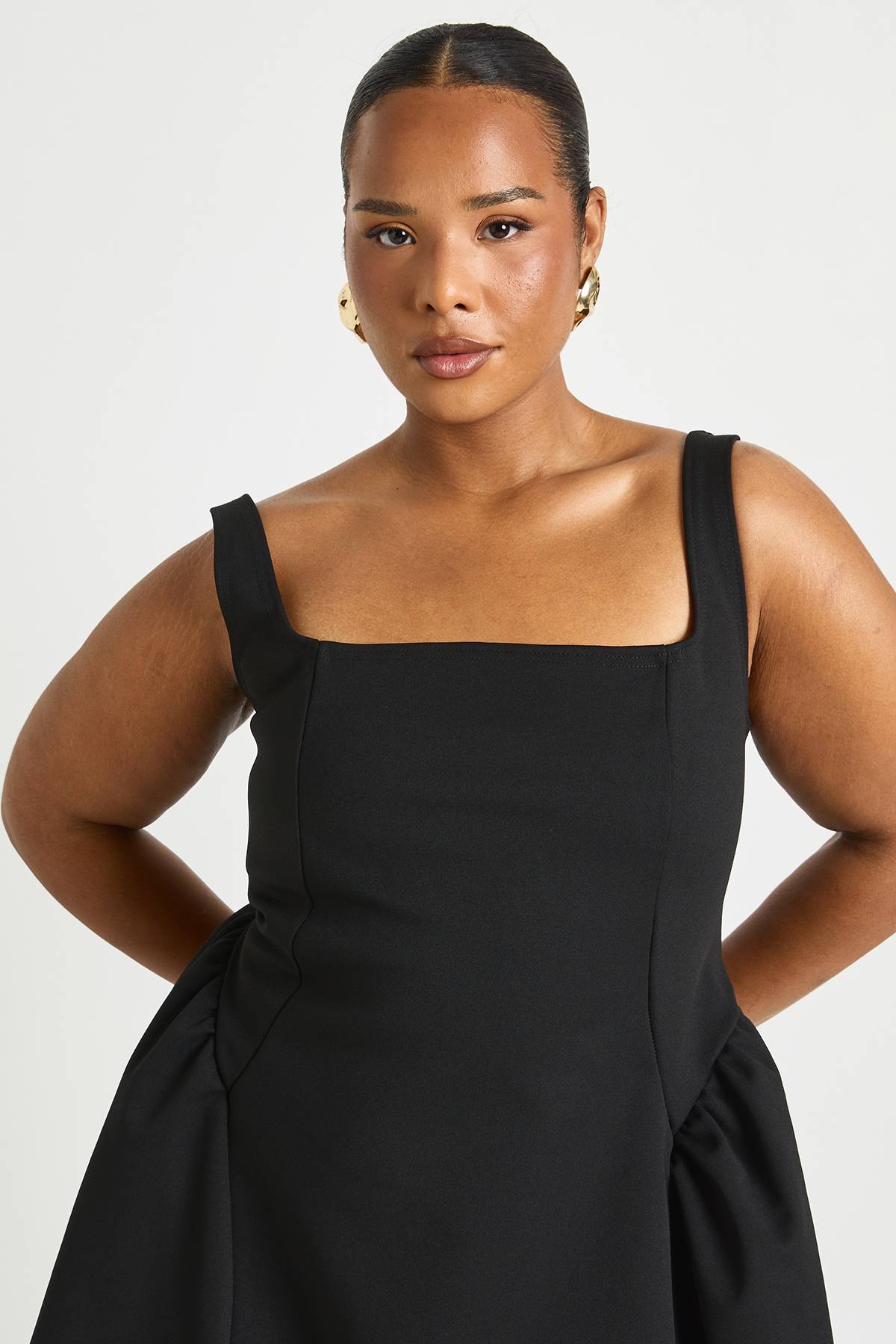 boohoo Robe patineuse Plus à fines bretelles et encolure carrée