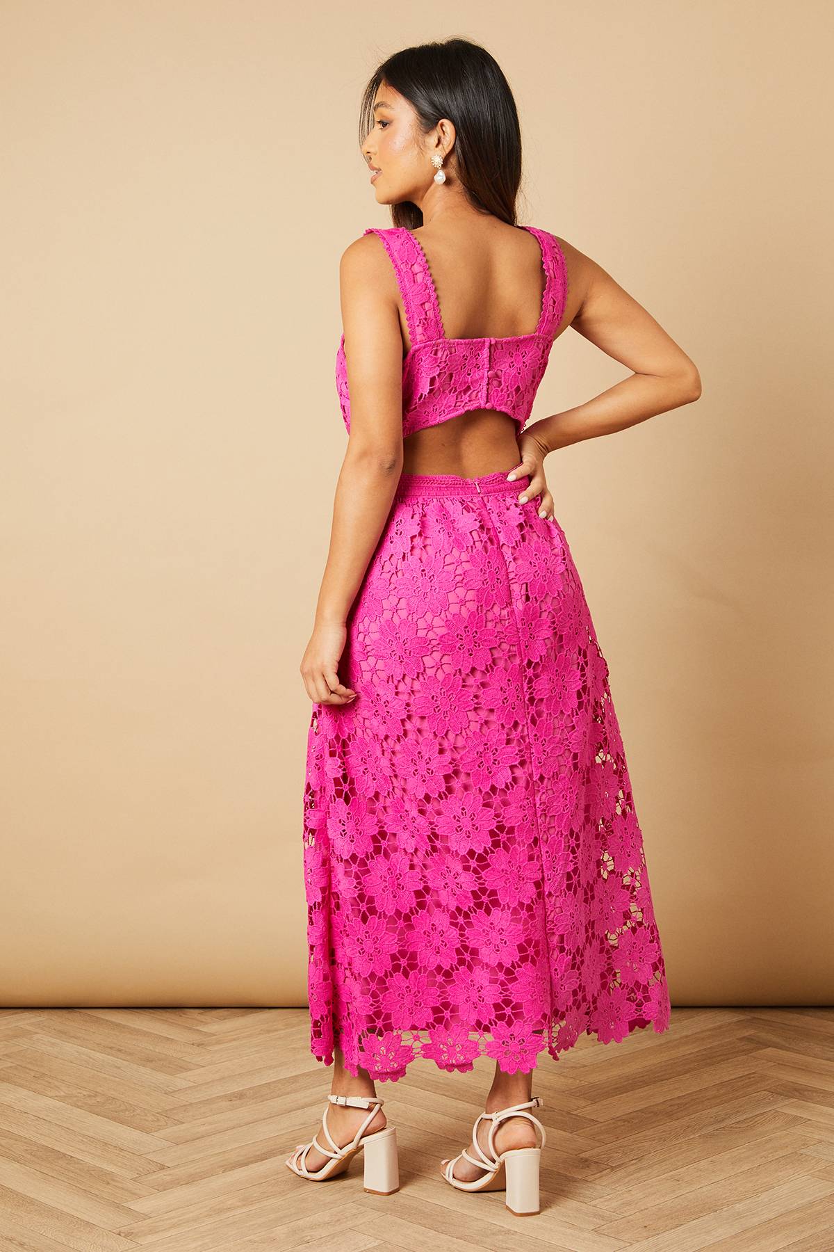 Oasis Robe Mi-Longue Petite à Encolure Carrée avec Détails en Dentelle Florale
