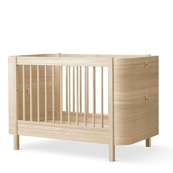 Køb Oliver Furniture Wood Mini+ Tremmeseng inkl. Junior Kit Eg