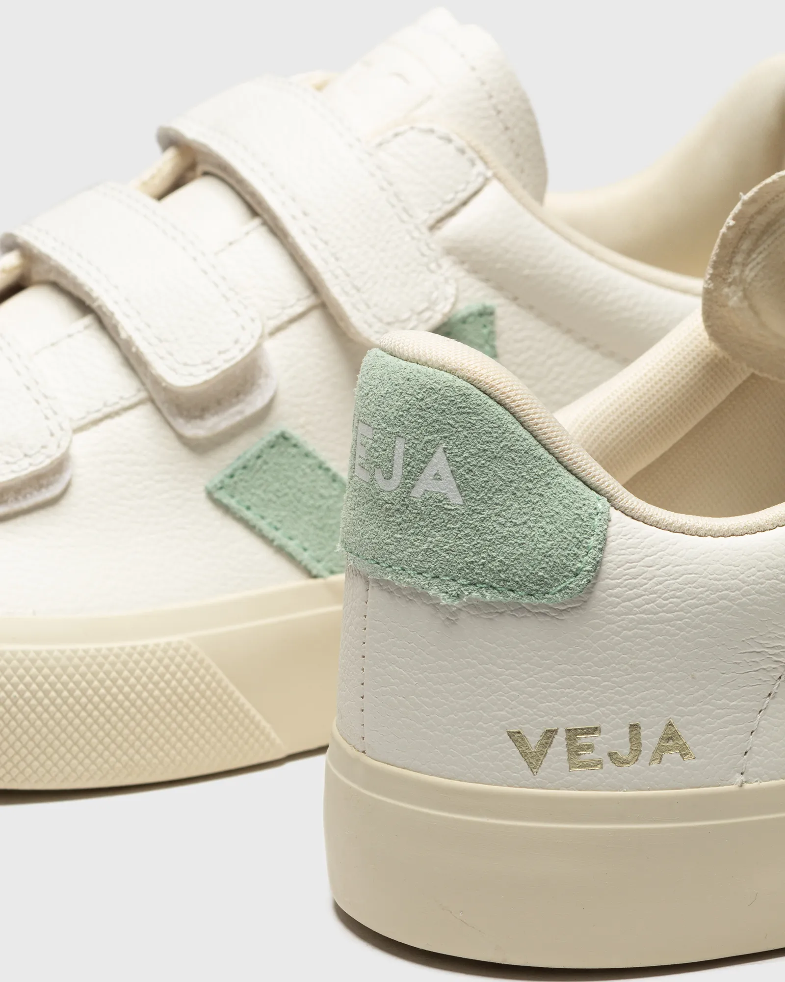 Veja WMNS RECIFE LOGO CHROMEFREE LEATHER