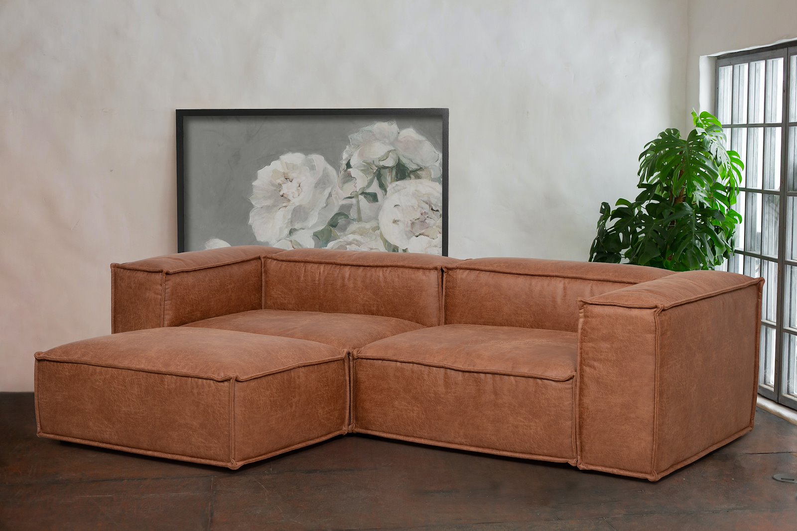 Box 3-seter XL sofa 3-seter. I hud Colorado Cognac 3 med sorte ben.