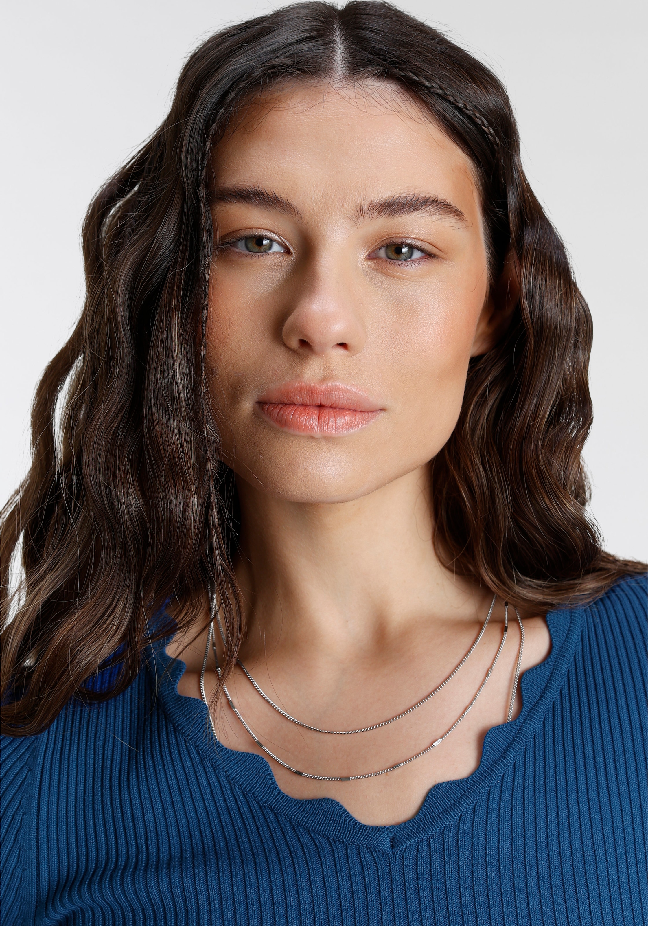 Laura Scott V-Ausschnitt-Pullover , mit femininer Wellenkante