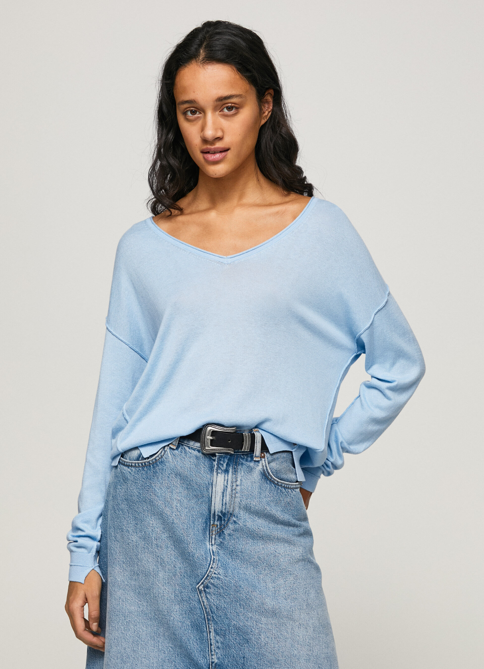 Camisa de malha com decote em V relaxado - azul-marinho