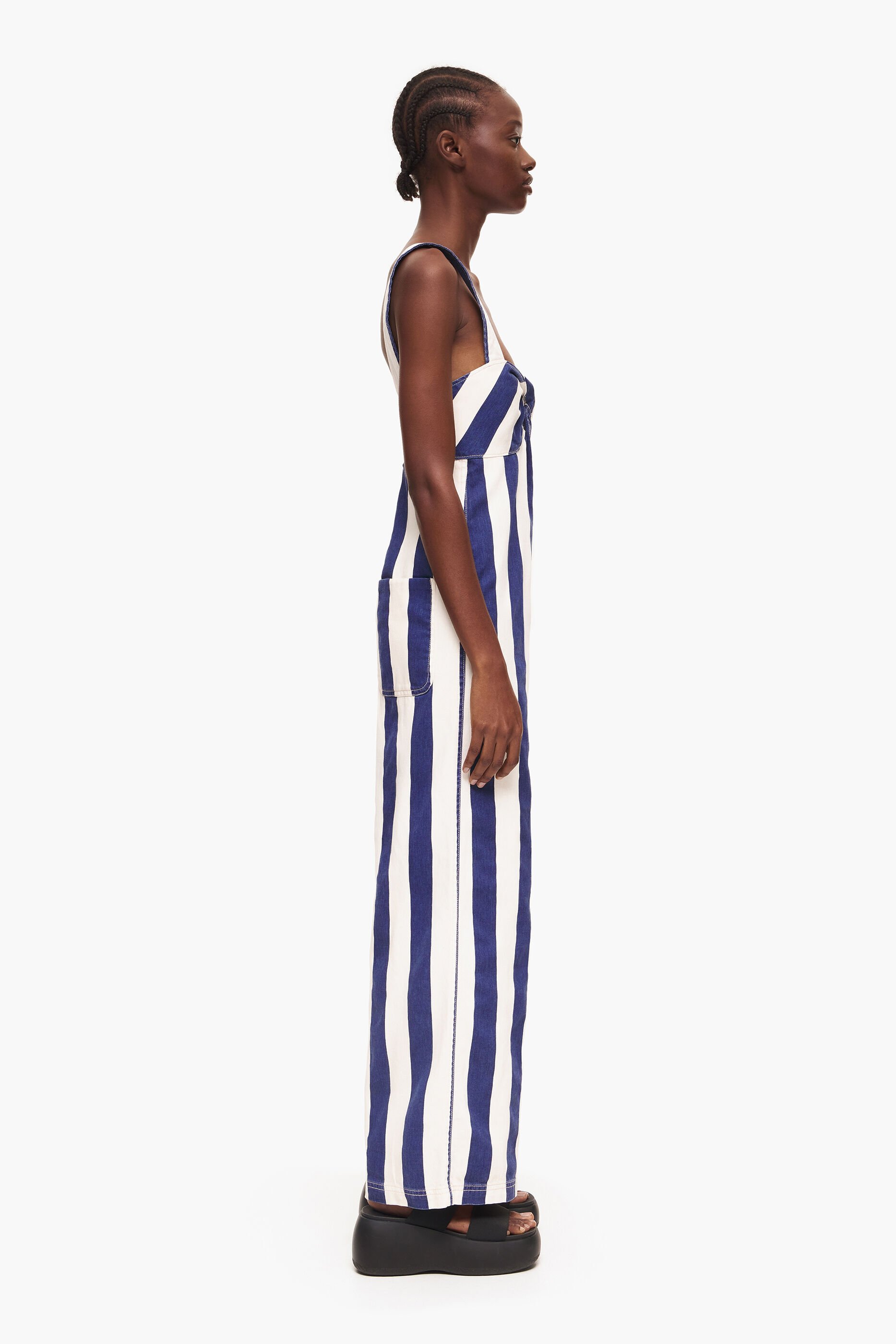 macacão jeans listrado azul