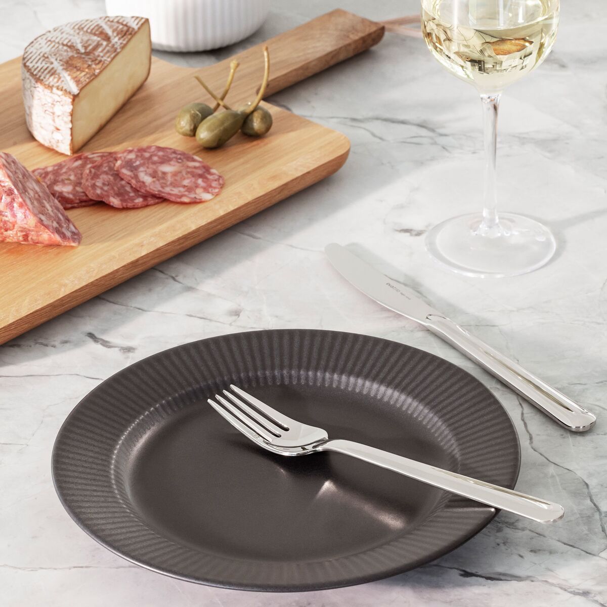 Legio Nova Sort lunsjtallerken 22 cm