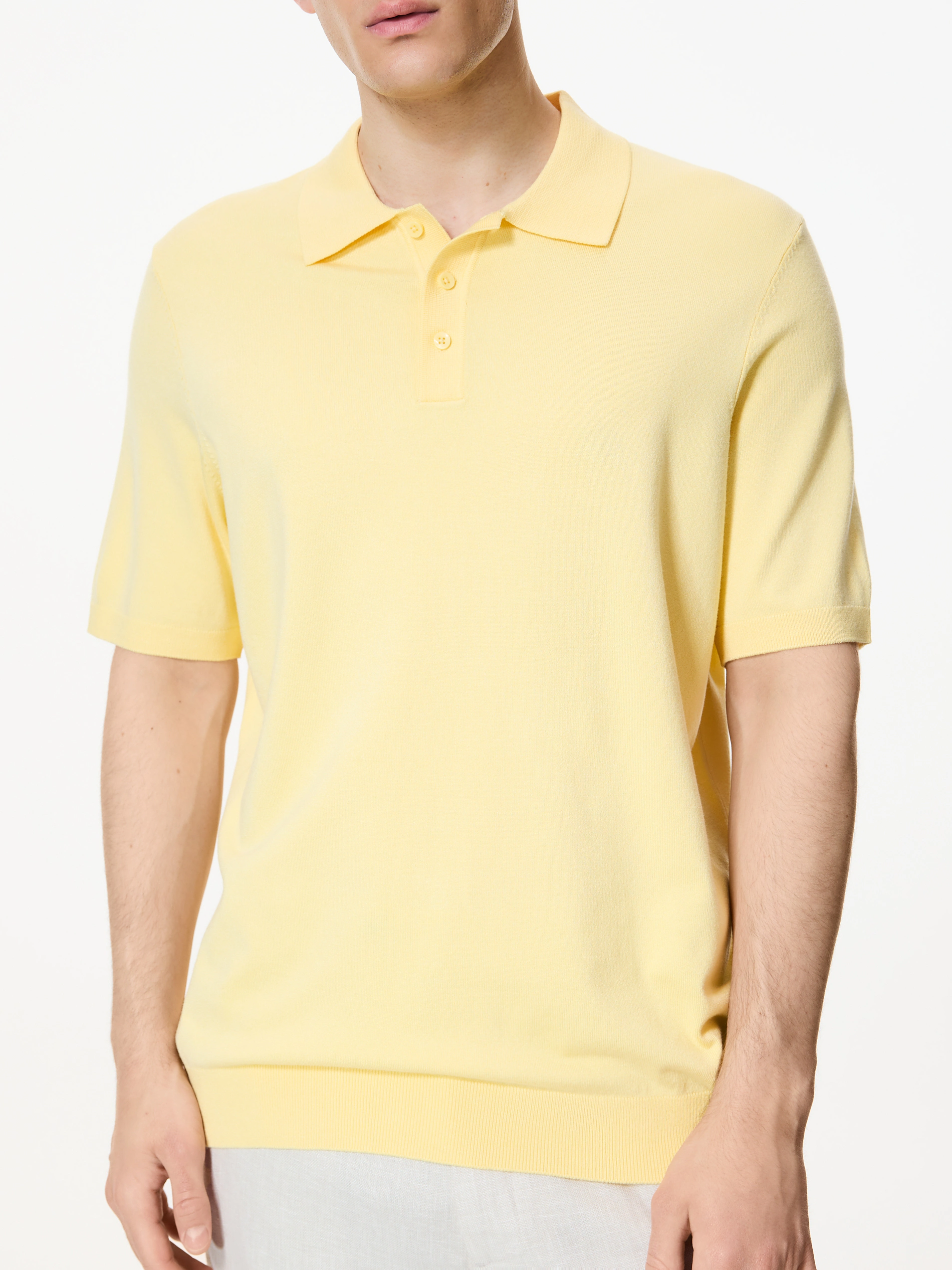 Pullover im Polostil mit hohem Viskoseanteil