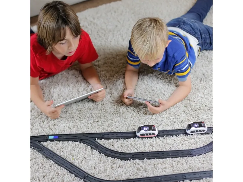 Intelino Smart Train - intelligent batteridrevet tog med skinner