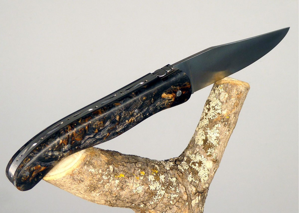 Couteau Laguiole de chasse avec un manche en Bois de bouleau teinté noir