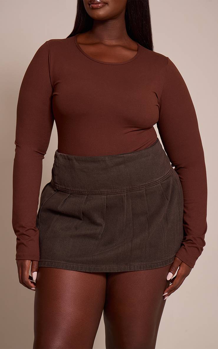 Dark Chocolate Jupe Courte Plissée En Denim Fluide Grande Taille