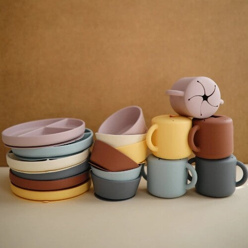 Mushie siliconen kinderkom met zuignap - powder blue