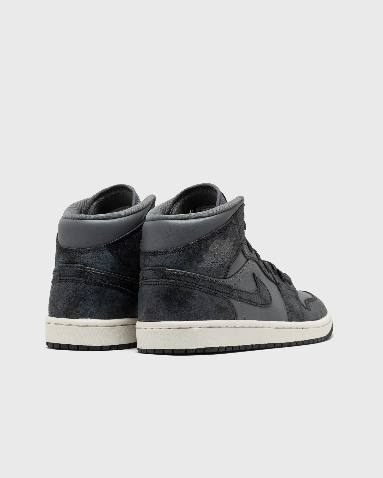 Jordan WMNS AIR JORDAN 1 MID SE