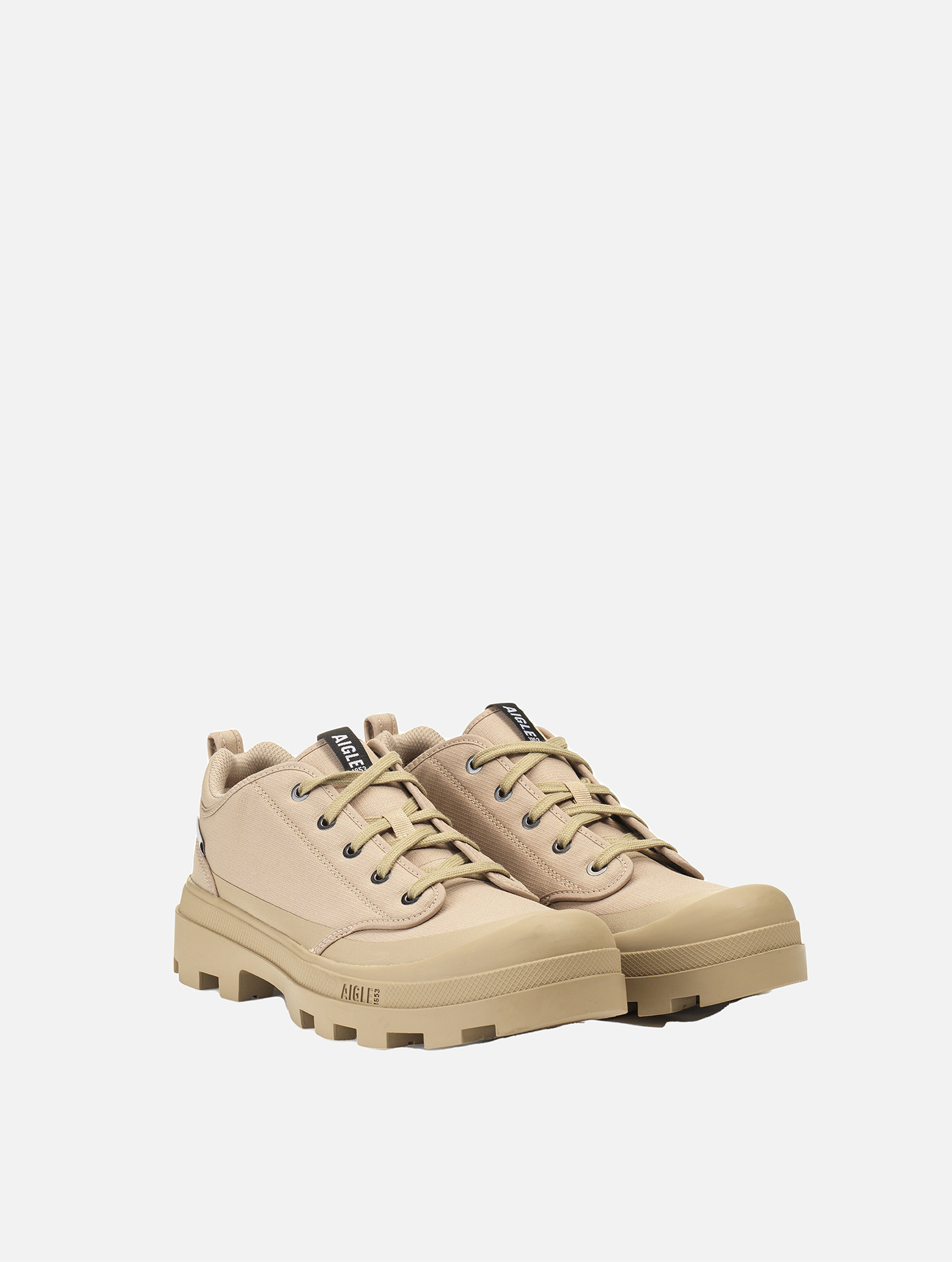 L'iconique chaussure de marche Aigle en polyester recyclé, version basse SABLE
