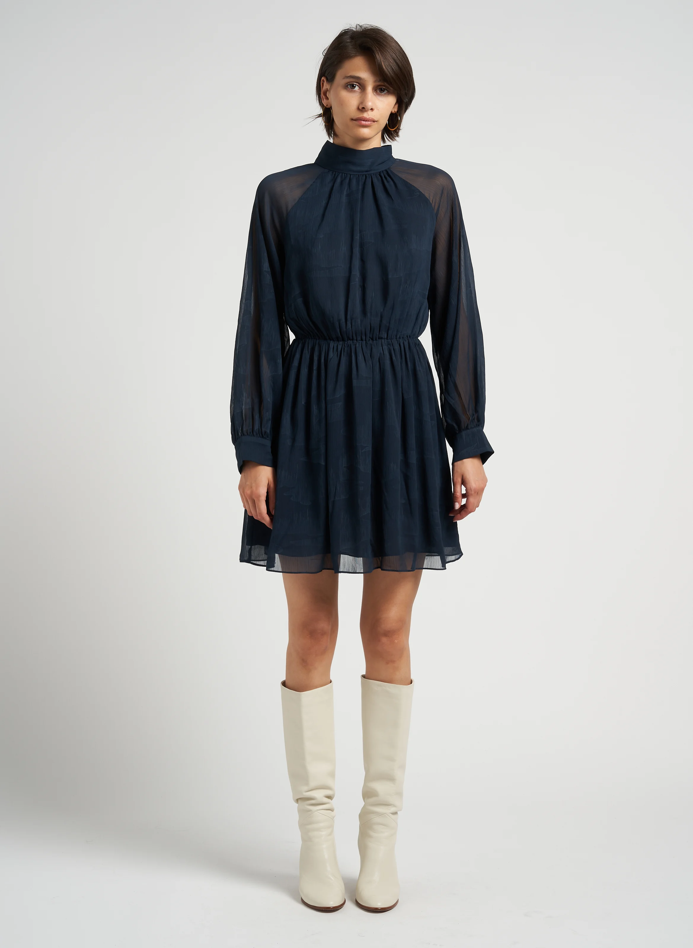 EBBALI - Robe courte cintrée à encolure V | Bleu