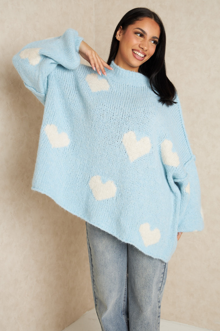 Pull bleu à coeur