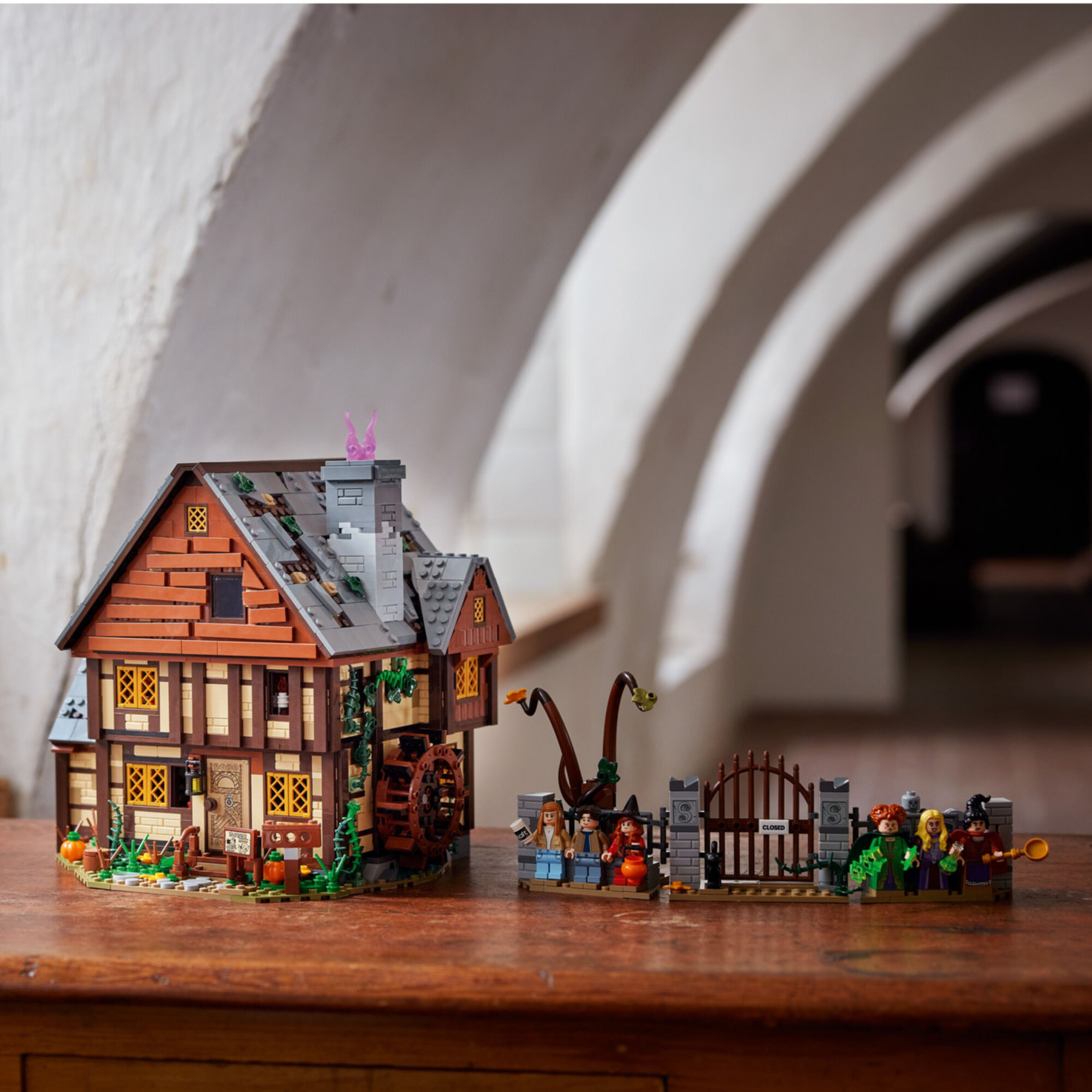 LEGO® Ideas 21341 Disney Hocus Pocus: Das Hexenhaus der Sanderson-Schwestern (LEGO® Rare Set)