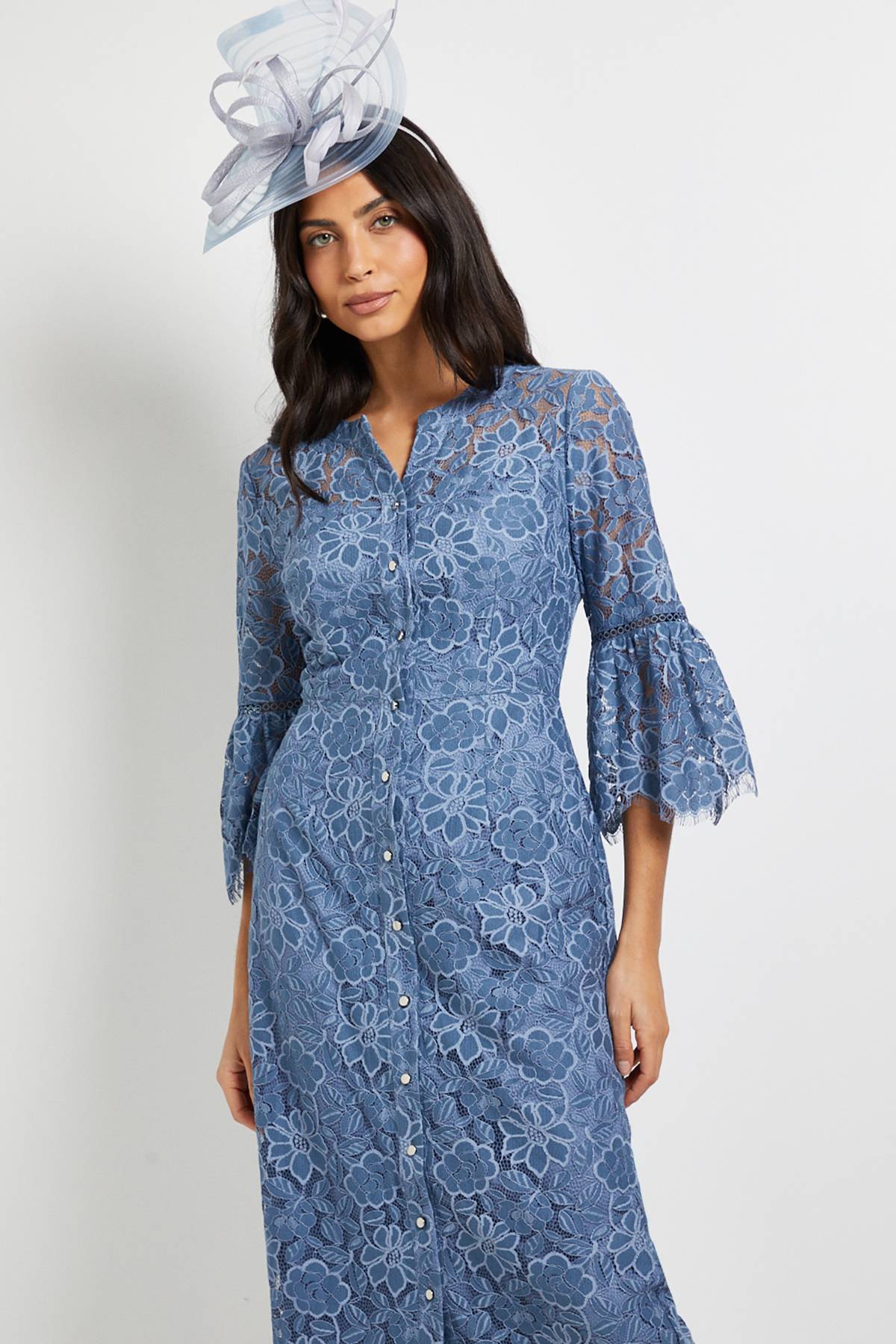 Wallis Robe Midi en Dentelle à Manches Évasées avec Boutons