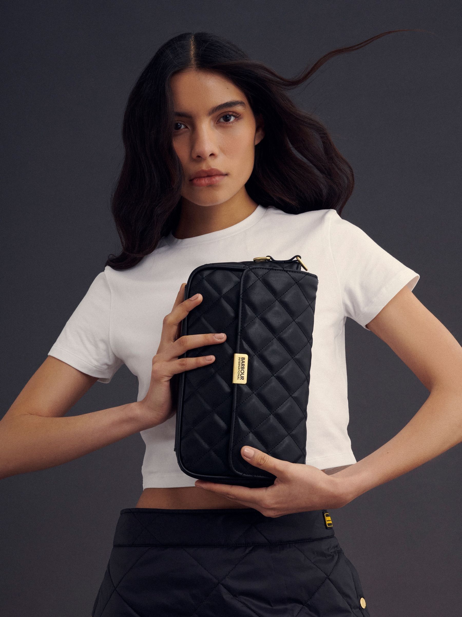 Zwart - Barbour® International Soho doorgestikte schoudertas