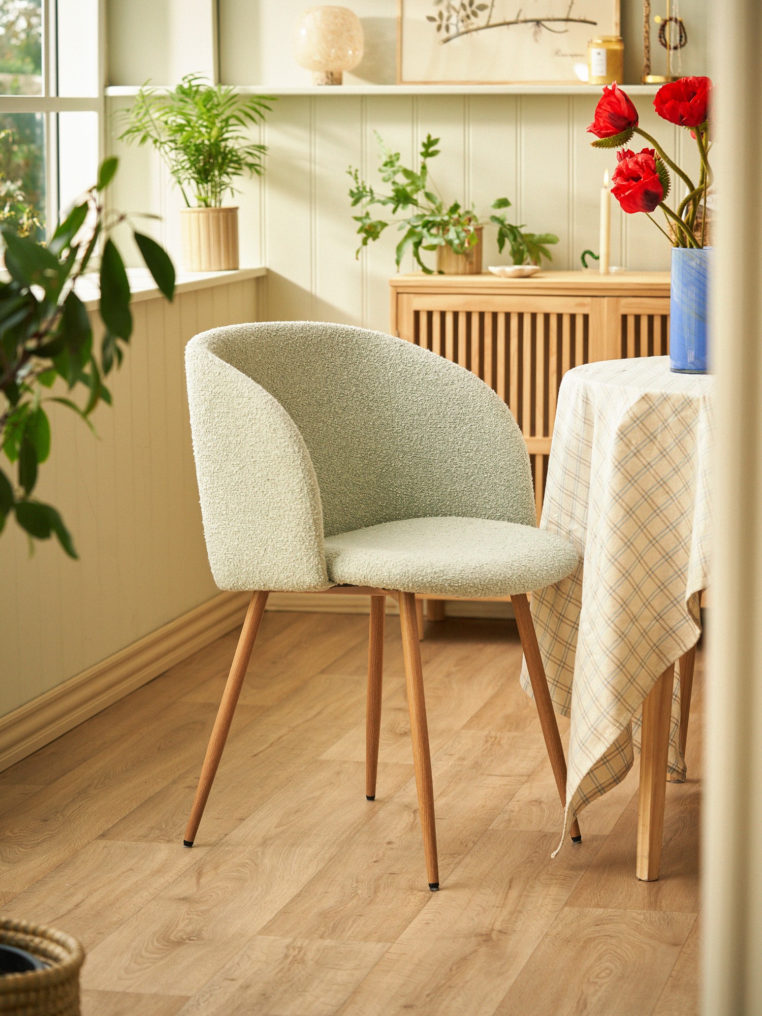 Stol i boucléstof | 81 x 56,5 x 54 cm. | Light Green