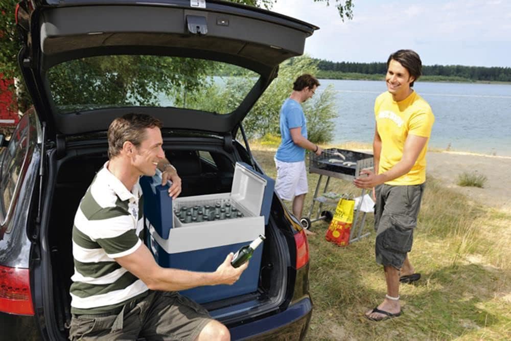Mobicool MT48W AC/DC - elektrische Kühlbox mit Rollen passend für eine komplette Getränkekiste/Bierkiste, 48 Liter, 12 V und 230 V für Auto, LKW, Boot, Reisemobil und Steckdose