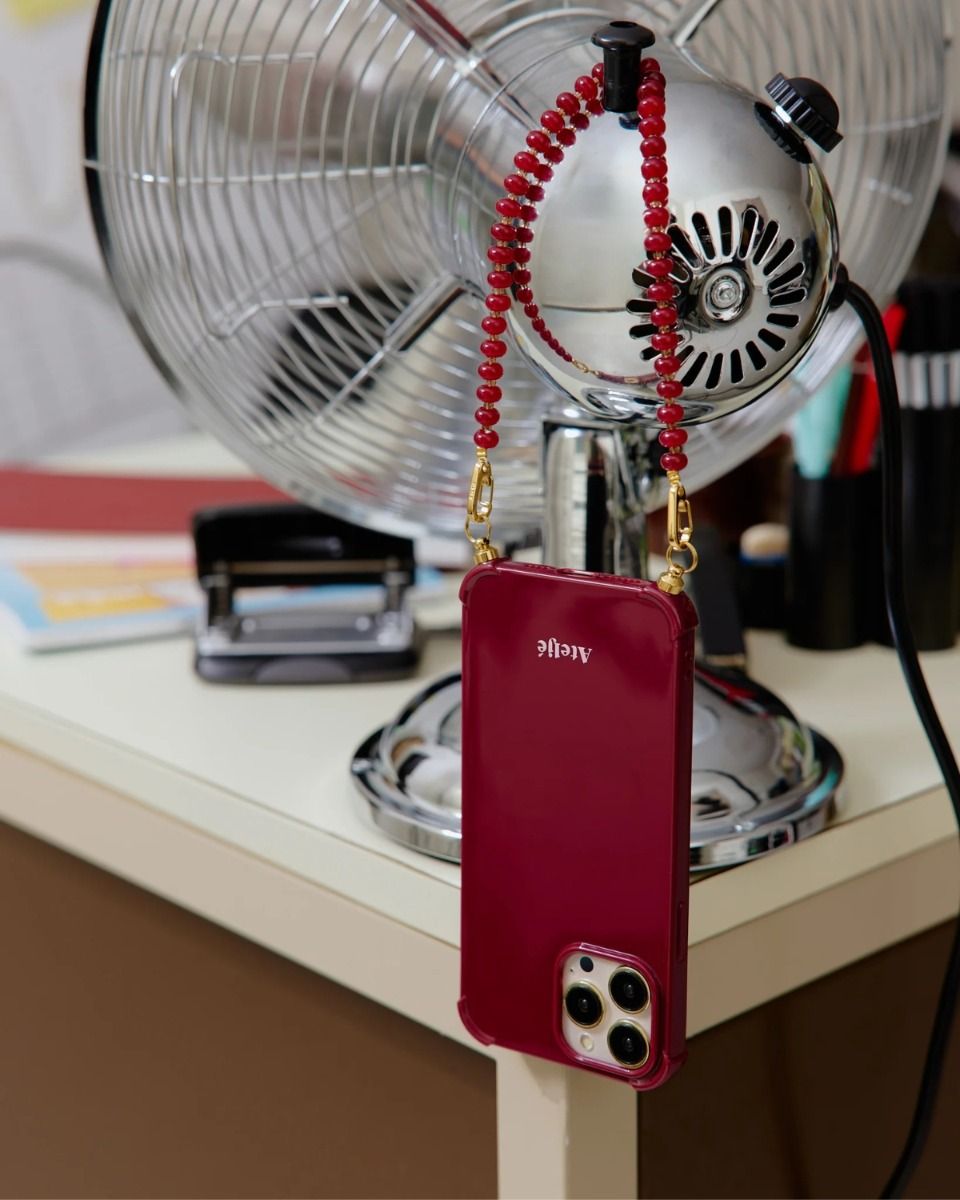 Ateljé Bold burgundy recycled iPhone case