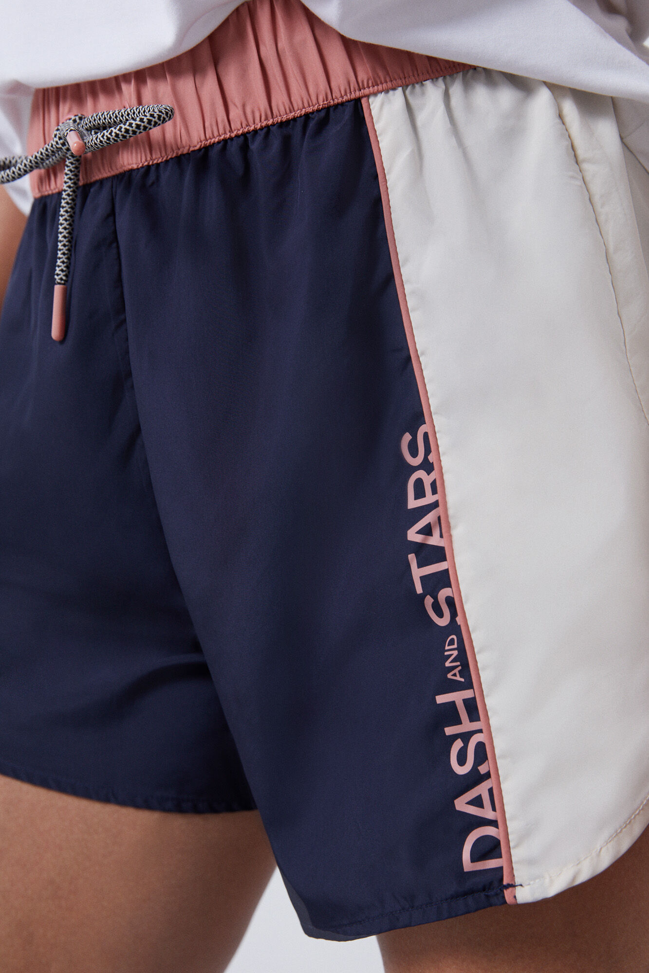Shorts ultraleves em blocos de cor azul