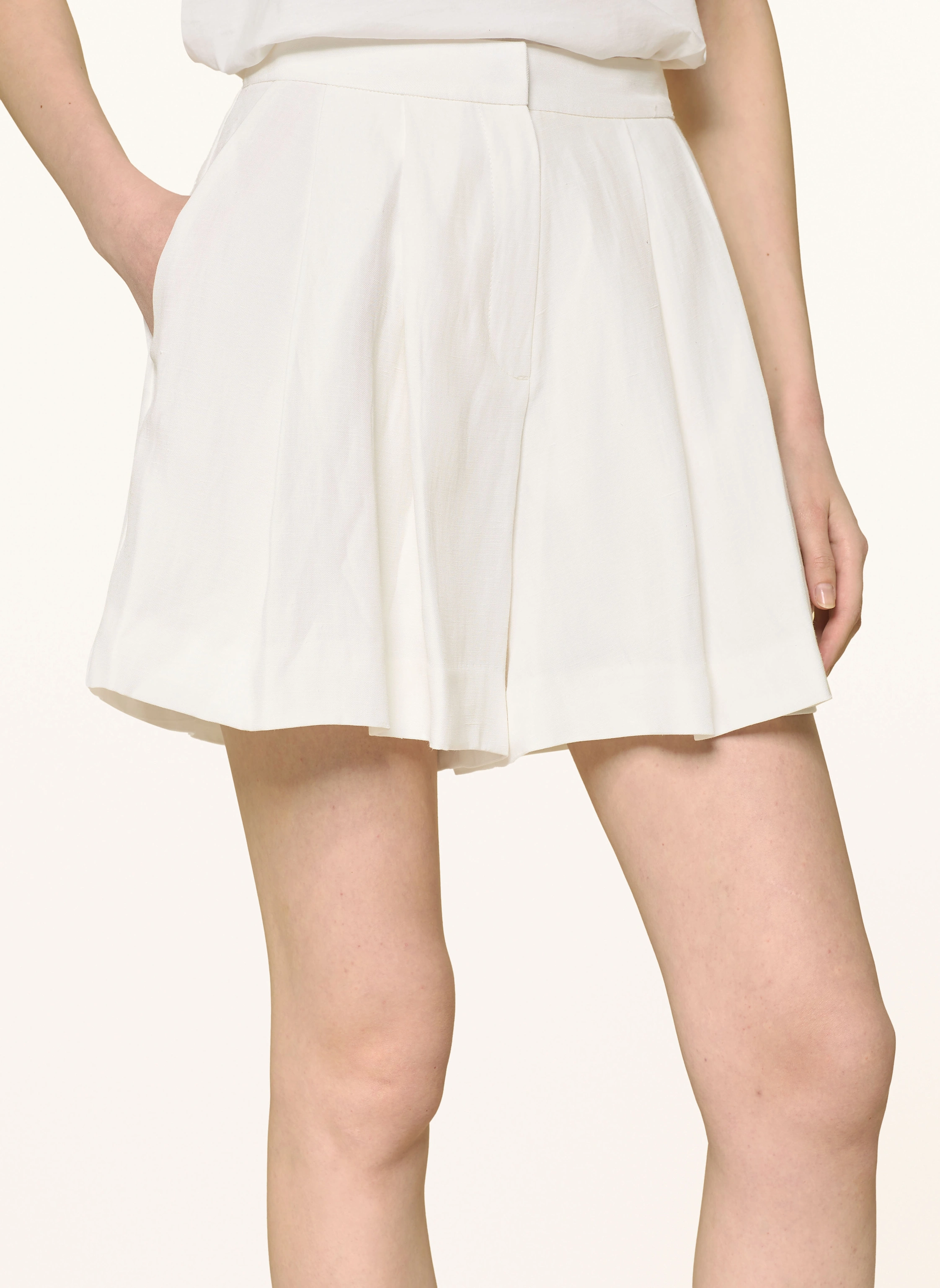 maje Shorts mit Leinen