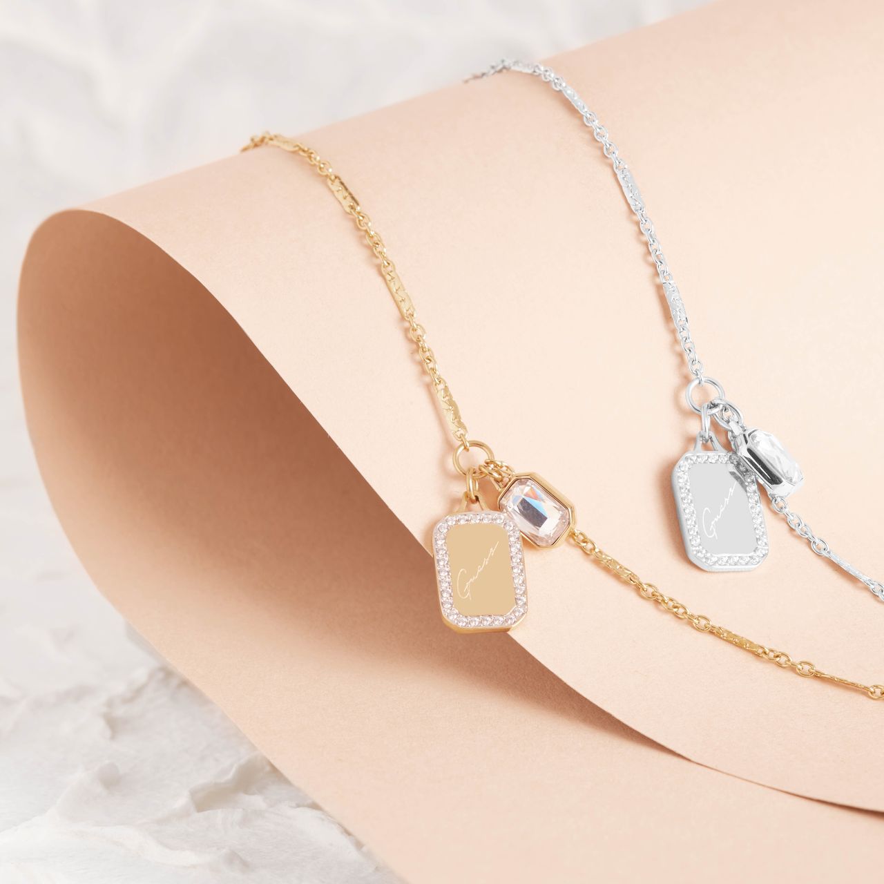 Guess goldplated stalen armband CRYSTAL TAG