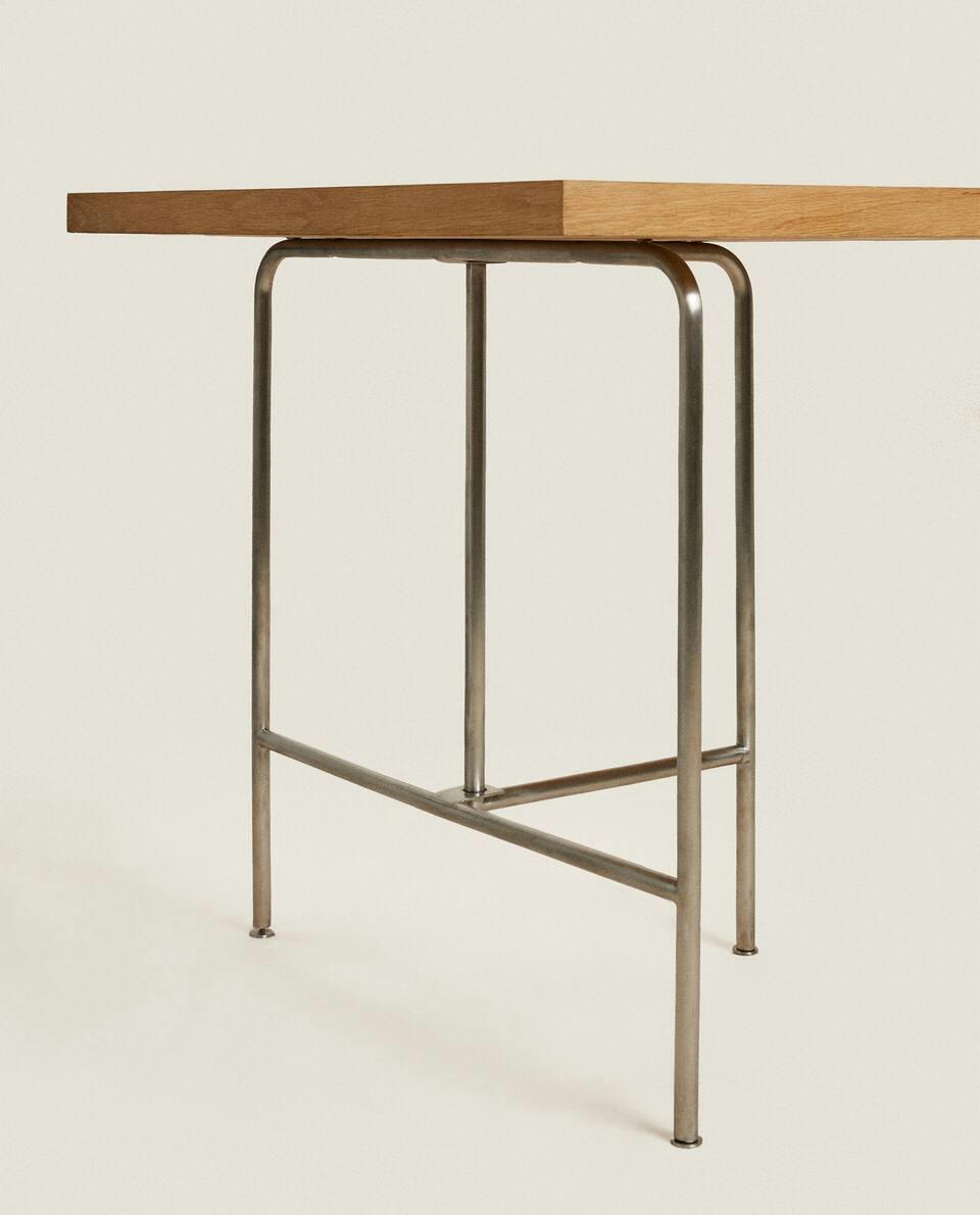 MESA DE ESCRITÓRIO EM MADEIRA E METAL